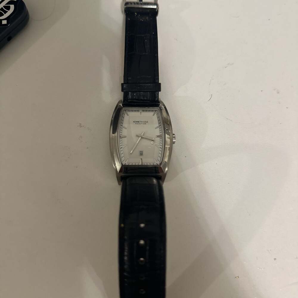 Men's vintage Kenneth Cole Reaction series watch....